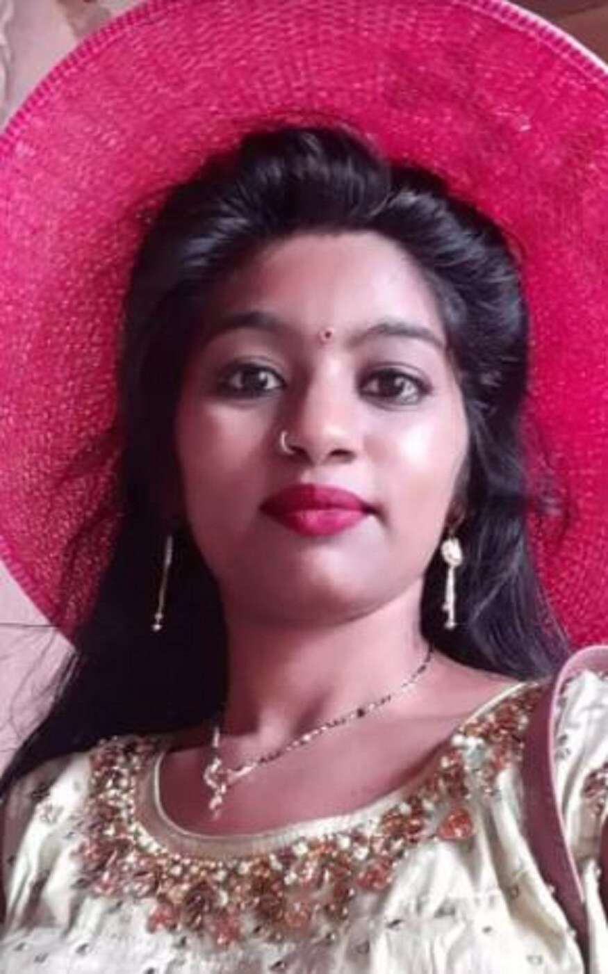 লাসুদিয়া পুলিশ স্টেশনের ইনচার্জ জানিয়েছেন তাঁরা অভিযুক্ত গোলু গোতরেকে মদ্যপ অবস্থায় পাকড়াও করা হয়৷ সে স্বীকার করেছে যে সে ওই মহিলাকে খুন করেছে কারণ সে ঠিকভাবে কথা বলছিল না বা তার সঙ্গে সঠিক ব্যবহার করছিল না৷ Photo-Collected লাসুদিয়া পুলিশ স্টেশনের ইনচার্জ জানিয়েছেন তাঁরা অভিযুক্ত গোলু গোতরেকে মদ্যপ অবস্থায় পাকড়াও করা হয়৷ সে স্বীকার করেছে যে সে ওই মহিলাকে খুন করেছে কারণ সে ঠিকভাবে কথা বলছিল না বা তার সঙ্গে সঠিক ব্যবহার করছিল না৷ Photo-Collected