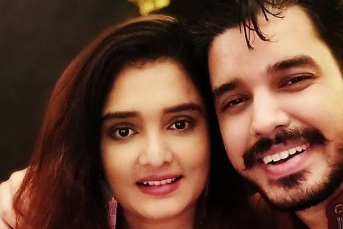 এই দিন হবু দম্পতির গ্র্যান্ড রিসেপশন। এই দিন উপস্থিত থাকবেন গৌরব, দেবলিনা, সন্দীপ্তা, রাহুল সহ আরো অনেকে। বিয়ের দিনের জন্য ত্বরিতা একটি লাল রঙের বেনারসি শাড়ি বেছে নিয়েছেন বলে জানা যাচ্ছে। অন্যদিকে এদিন সৌরভ পরবেন সাদা রঙের ধুতি পাঞ্জাবি। এই দিন হবু দম্পতির গ্র্যান্ড রিসেপশন। এই দিন উপস্থিত থাকবেন গৌরব, দেবলিনা, সন্দীপ্তা, রাহুল সহ আরো অনেকে। বিয়ের দিনের জন্য ত্বরিতা একটি লাল রঙের বেনারসি শাড়ি বেছে নিয়েছেন বলে জানা যাচ্ছে। অন্যদিকে এদিন সৌরভ পরবেন সাদা রঙের ধুতি পাঞ্জাবি।