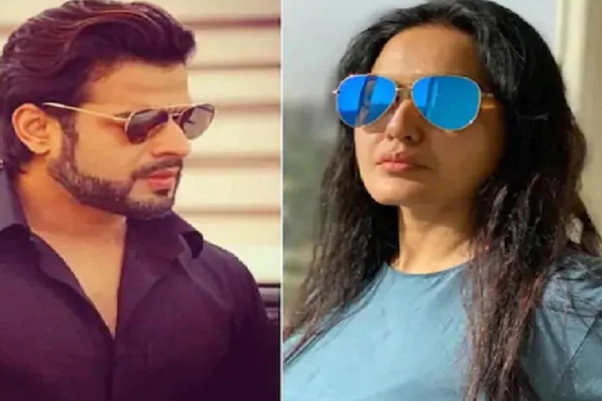 করণ পটেলটিভির জনপ্রিয় শো ইয়ে হ্যায় মহাব্বতের অভিনেতা কাম্য পঞ্জাবির ব্রেকআপে একটি বড় সত্যতা প্রকাশ পেয়েছে ৷ কাম্য পঞ্জাবি বেশ কয়েকবার করণকে ঠকাতে গিয়ে ধরা পড়েছেন ৷ এরপরেই তিনি সম্পর্ক থেকে বেরিয়ে আসেন ৷ করণ পটেলটিভির জনপ্রিয় শো ইয়ে হ্যায় মহাব্বতের অভিনেতা কাম্য পঞ্জাবির ব্রেকআপে একটি বড় সত্যতা প্রকাশ পেয়েছে ৷ কাম্য পঞ্জাবি বেশ কয়েকবার করণকে ঠকাতে গিয়ে ধরা পড়েছেন ৷ এরপরেই তিনি সম্পর্ক থেকে বেরিয়ে আসেন ৷