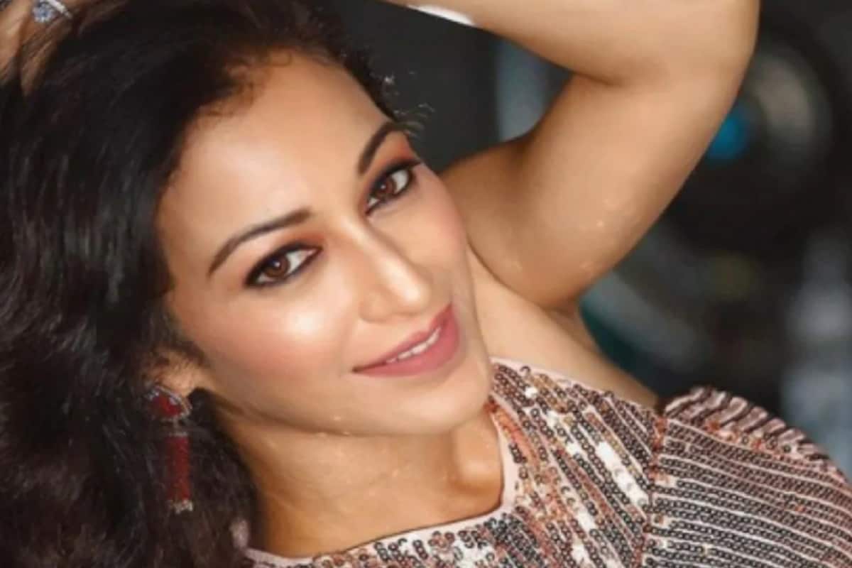 সুনয়না জানিয়েছেন ফিটনেস নিয়ে তেমন কিছু বাড়তি ভাবেন না, একবারে অনেকটা বেশি খাওয়ার বদলে একটু একটু করে খেতে পছন্দ করেন ৷ তিনি কোনও ডায়েট প্ল্যান ফলো করেন না ৷ ছবি সৌজন্যে ইনস্টাগ্রাম ৷ সুনয়না জানিয়েছেন ফিটনেস নিয়ে তেমন কিছু বাড়তি ভাবেন না, একবারে অনেকটা বেশি খাওয়ার বদলে একটু একটু করে খেতে পছন্দ করেন ৷ তিনি কোনও ডায়েট প্ল্যান ফলো করেন না ৷ ছবি সৌজন্যে ইনস্টাগ্রাম ৷
