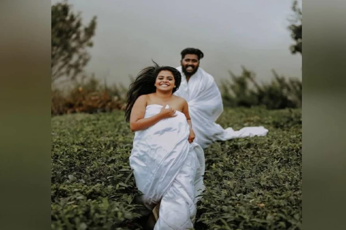 যখনই ছবিগুলি সোশ্য্যাল মিডিয়ায় ছড়িয়েছে তখনই সমস্ত মানুষেরা বিদ্রুপ শুরু করেছেন ৷ সাধারণ মানুষ অভিযোগ করেছেন ঋষি ও লক্ষ্মী অশ্লীলতাকে তুলে ধরার প্রচেষ্টা করেছেন ৷ ছবি সৌজন্যে ইনস্টাগ্রাম ৷ যখনই ছবিগুলি সোশ্য্যাল মিডিয়ায় ছড়িয়েছে তখনই সমস্ত মানুষেরা বিদ্রুপ শুরু করেছেন ৷ সাধারণ মানুষ অভিযোগ করেছেন ঋষি ও লক্ষ্মী অশ্লীলতাকে তুলে ধরার প্রচেষ্টা করেছেন ৷ ছবি সৌজন্যে ইনস্টাগ্রাম ৷