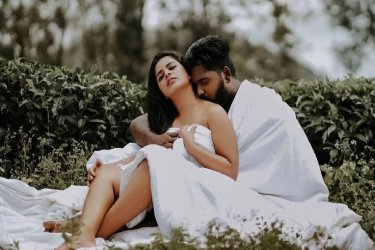 ১৬ সেপ্টেম্বর ২০২০ বিবাহ বন্ধনে আবদ্ধ হয়েছেন দু'জনেই বিয়ের পরেই ঋষি তাঁর এক ফটোগ্রাফার বন্ধুকে দিয়ে বিয়ের পরে পোস্ট ওয়েডিং ছবি তুলিয়েছিলেন ৷ ছবি সৌজন্যে ইনস্টাগ্রাম ৷ ১৬ সেপ্টেম্বর ২০২০ বিবাহ বন্ধনে আবদ্ধ হয়েছেন দু'জনেই বিয়ের পরেই ঋষি তাঁর এক ফটোগ্রাফার বন্ধুকে দিয়ে বিয়ের পরে পোস্ট ওয়েডিং ছবি তুলিয়েছিলেন ৷ ছবি সৌজন্যে ইনস্টাগ্রাম ৷