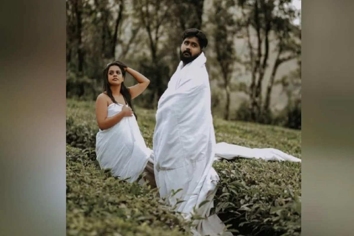 এই জুটিকে বিদ্রুপ করা হয়েছে কারণ এই ধরনের ছবি তোলার জন্যই ৷ ঋষি কার্তিকেয়ন ও তাঁর স্ত্রী লক্ষ্মী ২০২০ সালে লকডাউনেই বিয়ে করেছিলেন ৷ ছবি সৌজন্যে ইনস্টাগ্রাম ৷ এই জুটিকে বিদ্রুপ করা হয়েছে কারণ এই ধরনের ছবি তোলার জন্যই ৷ ঋষি কার্তিকেয়ন ও তাঁর স্ত্রী লক্ষ্মী ২০২০ সালে লকডাউনেই বিয়ে করেছিলেন ৷ ছবি সৌজন্যে ইনস্টাগ্রাম ৷