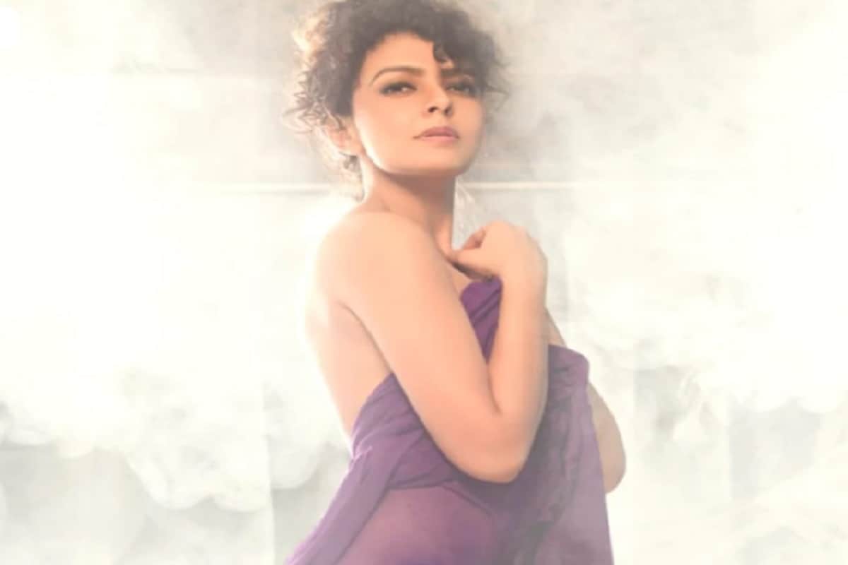 গত বছর ফেব্রুয়ারি মাসে যখন বলিউড অভিনেত্রী কিয়ারা আদবানি টপলেস ছবি শ্যুট করিয়েছিলেন ৷ সোশ্যাল মিডিয়ায় রীতিমত ভাইরাল হয়েছিল ৷ এই বছরের শুরুতেই বলিউড অভিনেত্রী বিদিতা বাগও টপলেস ফটোশ্যুট করিয়েছেন ৷ যা তিনি ইনস্টাগ্রাম অ্যাকাউন্টে শেয়ার করেছেন ৷ ছবি সৌজন্যে ইনস্টাগ্রাম ৷ গত বছর ফেব্রুয়ারি মাসে যখন বলিউড অভিনেত্রী কিয়ারা আদবানি টপলেস ছবি শ্যুট করিয়েছিলেন ৷ সোশ্যাল মিডিয়ায় রীতিমত ভাইরাল হয়েছিল ৷ এই বছরের শুরুতেই বলিউড অভিনেত্রী বিদিতা বাগও টপলেস ফটোশ্যুট করিয়েছেন ৷ যা তিনি ইনস্টাগ্রাম অ্যাকাউন্টে শেয়ার করেছেন ৷ ছবি সৌজন্যে ইনস্টাগ্রাম ৷