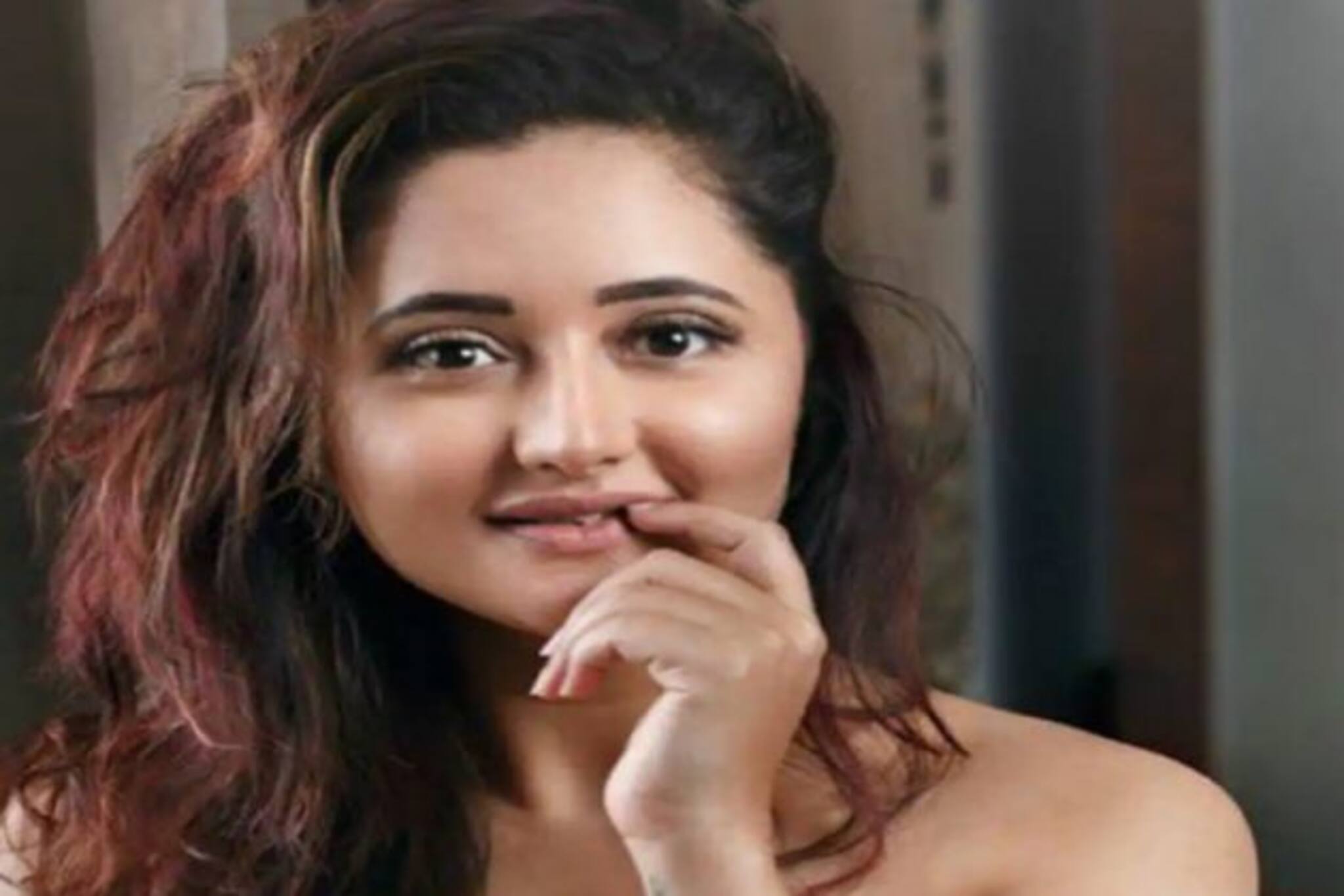 সারা মুখ জুড়ে ট্যাটু রশ্মি দেশাইয়ের, ভক্তদের কাছে বড়সড় চমক!