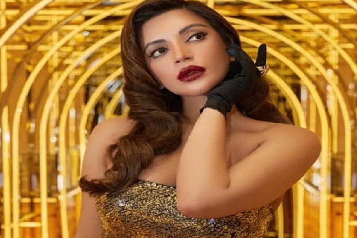 ইনস্টাগ্রামে শামা সিকান্দরের প্রায় ২০ লক্ষেরও বেশি ফলোয়ার রয়েছে ৷ এই কারণেই সোশ্যাল মিডিয়ায় ছবি আপলোড করলেই তা ভাইরাল হতে থাকে ৷ ছবি সৌজন্যে ইনস্টাগ্রাম ৷ ইনস্টাগ্রামে শামা সিকান্দরের প্রায় ২০ লক্ষেরও বেশি ফলোয়ার রয়েছে ৷ এই কারণেই সোশ্যাল মিডিয়ায় ছবি আপলোড করলেই তা ভাইরাল হতে থাকে ৷ ছবি সৌজন্যে ইনস্টাগ্রাম ৷
