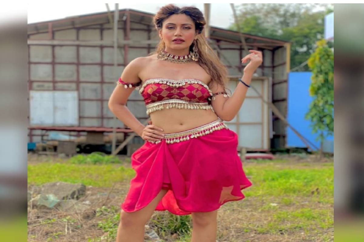 একতা কাপুরের শো-নাগিন ৫-এ জলবা দেখিয়েছেন সুরভি চন্দনা ৷ নতুন বছরে বেশ কিছু ছবি সোশ্যাল মিডিয়ায় ভাইরাল, যেখানে সুরভি এক দুর্দান্ত আন্দাজে লক্ষ্য করা গিয়েছে ৷ ছবি সৌজন্যে ইনস্টাগ্রাম ৷ একতা কাপুরের শো-নাগিন ৫-এ জলবা দেখিয়েছেন সুরভি চন্দনা ৷ নতুন বছরে বেশ কিছু ছবি সোশ্যাল মিডিয়ায় ভাইরাল, যেখানে সুরভি এক দুর্দান্ত আন্দাজে লক্ষ্য করা গিয়েছে ৷ ছবি সৌজন্যে ইনস্টাগ্রাম ৷