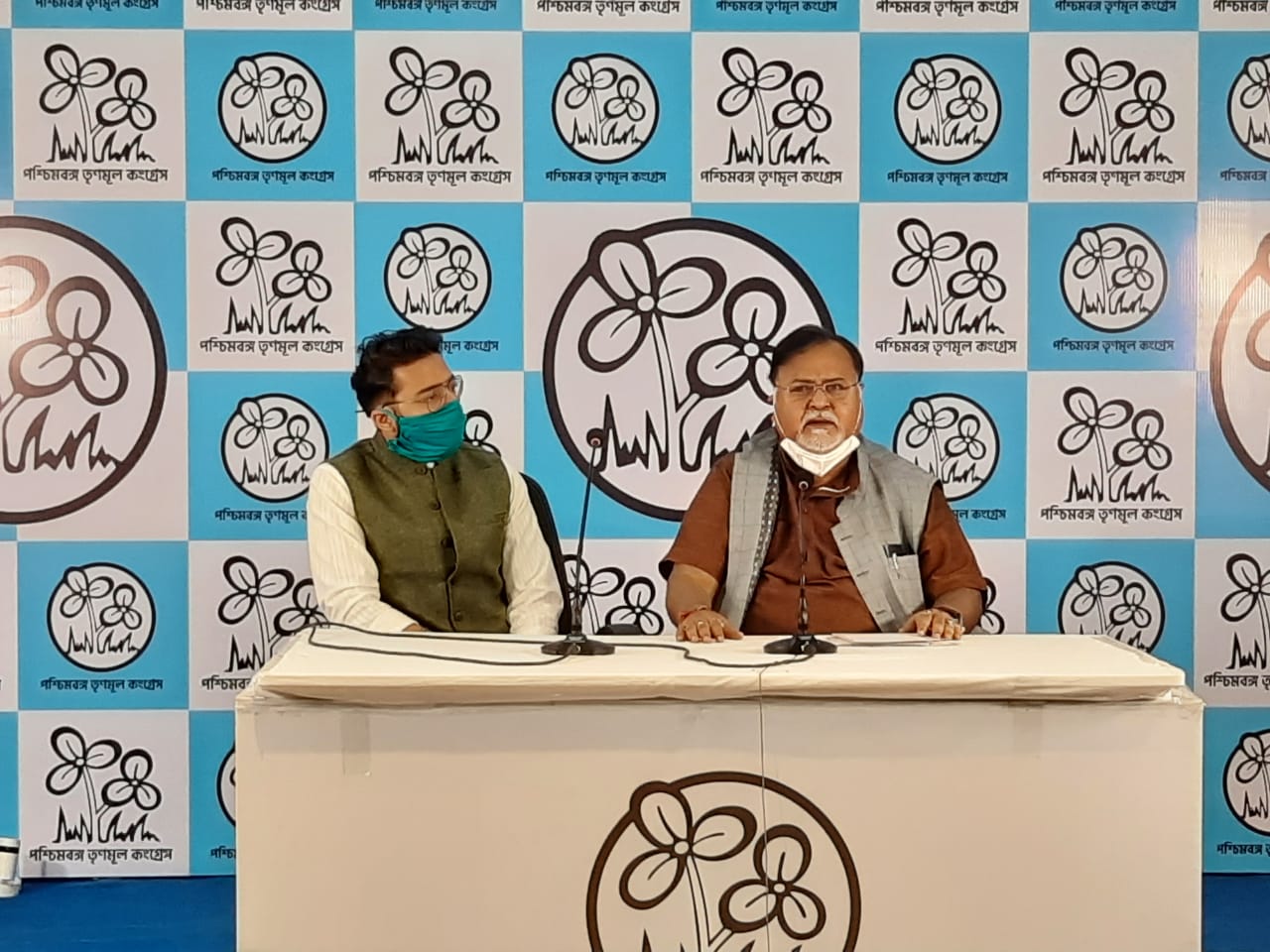 *বাবার স্বপ্ন পূরণ করার জন্য অভিনয় জগতে এসেছেন সৌরভ। তাঁর বাবা রাজনীতি করতেন। তাই এটাও একটা তাঁরই স্বপ্ন পূরণের অঙ্গ বলে মনে করেন সৌরভ। *বাবার স্বপ্ন পূরণ করার জন্য অভিনয় জগতে এসেছেন সৌরভ। তাঁর বাবা রাজনীতি করতেন। তাই এটাও একটা তাঁরই স্বপ্ন পূরণের অঙ্গ বলে মনে করেন সৌরভ।