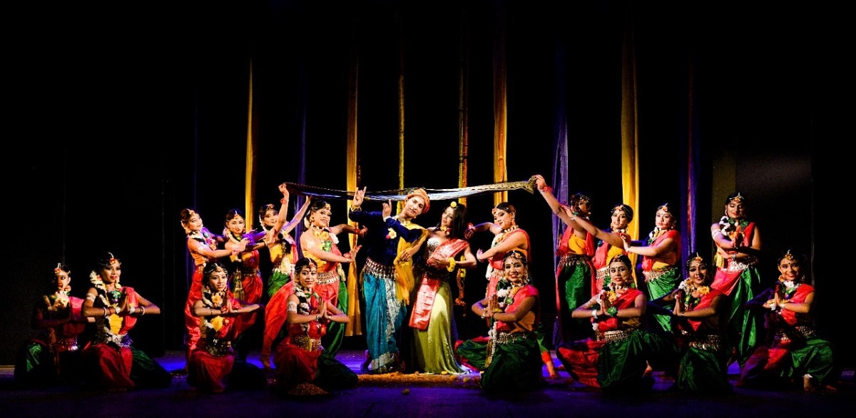 লিউকোমিয়ায় আক্রান্ত অভিনব দাসের চিকিৎসার জন্য দরকার অনেক টাকা।একটি নৃত্যানুষ্ঠানের থেকে প্রাপ্ত অর্থ যাতে অভিনবের চিকিৎসার কাজে ব্যবহার করা যায় তার জন্যই চেষ্টা করলেন ঋতুপর্ণা। লিউকোমিয়ায় আক্রান্ত অভিনব দাসের চিকিৎসার জন্য দরকার অনেক টাকা।একটি নৃত্যানুষ্ঠানের থেকে প্রাপ্ত অর্থ যাতে অভিনবের চিকিৎসার কাজে ব্যবহার করা যায় তার জন্যই চেষ্টা করলেন ঋতুপর্ণা।