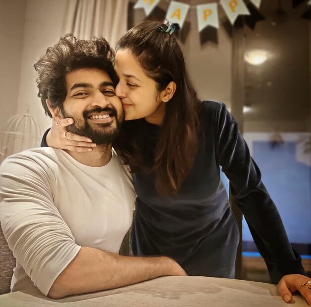 *ওম-মিমির সঙ্গীতে বসেছিল চাঁদের হাট। অভিনেত্রী সন্দীপ্তা সে, দেবপর্ণা পাল চৌধুরী, সায়ন্তনী গুহ ঠাকুরতা  কে ছিল না সেখানে। ছবি: ইনস্টাগ্রাম। 