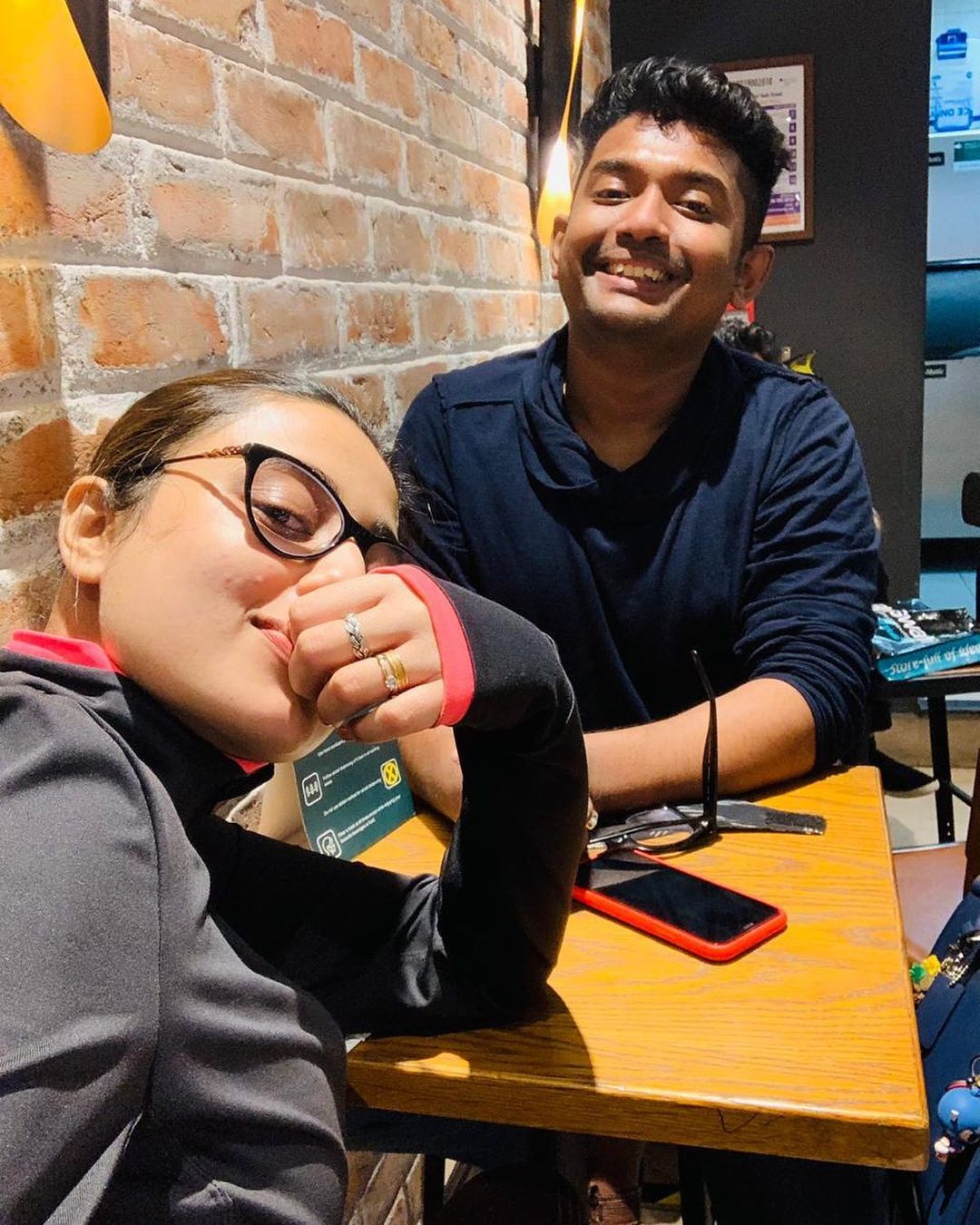 *২০২০-র ডিসেম্বর থেকে টি-টাউনের চর্চায় ছিল শোভন-স্বস্তিকার প্রেম। তবে সেই জল্পনাকে জিইয়ে রেখে নিজেদের ভাল বন্ধুর তকমাতেই নিজেদের বেঁধে রেখেছিলেন তাঁরা। ছবি: ইনস্টাগ্রাম। *২০২০-র ডিসেম্বর থেকে টি-টাউনের চর্চায় ছিল শোভন-স্বস্তিকার প্রেম। তবে সেই জল্পনাকে জিইয়ে রেখে নিজেদের ভাল বন্ধুর তকমাতেই নিজেদের বেঁধে রেখেছিলেন তাঁরা। ছবি: ইনস্টাগ্রাম।