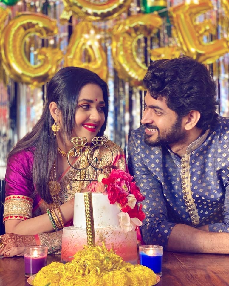 *২০১১ -এ পরিচয় হয়েছিল ওম সাহানি ও মিমি দত্তের। ধারাবাহিক 'আলোর বাসা'-এ কাজ করতে গিয়ে তাঁদের আলাপ। তবে ২০১৭ থেকে প্রেমের শুরু। ছবি: ইনস্টাগ্রাম। *২০১১ -এ পরিচয় হয়েছিল ওম সাহানি ও মিমি দত্তের। ধারাবাহিক 'আলোর বাসা'-এ কাজ করতে গিয়ে তাঁদের আলাপ। তবে ২০১৭ থেকে প্রেমের শুরু। ছবি: ইনস্টাগ্রাম।