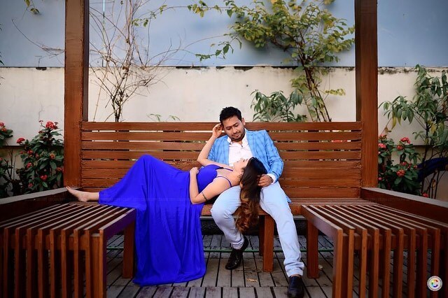 • পর্দায় বিয়ে সম্পন্ন হয়েছে মাত্র কয়েকদিন আগেই । তারই মধ্যে রিয়েল লাইফের বিয়েটাও সেরে ফেললেন নায়িকা । গাঁটছড়া বাঁধলেন দীর্ঘদিনের বন্ধু কল্লোল চৌধুরীর সঙ্গে। • পর্দায় বিয়ে সম্পন্ন হয়েছে মাত্র কয়েকদিন আগেই । তারই মধ্যে রিয়েল লাইফের বিয়েটাও সেরে ফেললেন নায়িকা । গাঁটছড়া বাঁধলেন দীর্ঘদিনের বন্ধু কল্লোল চৌধুরীর সঙ্গে।