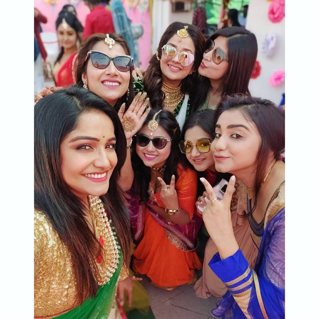 *ওম বিহারি হলেও বাঙালি মতেই হবে বিয়ের যাবতীয় অনুষ্ঠান। লাল বেনারসিতে বাঙালি কনের সাজে সাজবেন মিমি। তবে রিসেপশনের তারিখ এখনও ঠিক করেননি দু'জনে। ছবি: ইনস্টাগ্রাম। *ওম বিহারি হলেও বাঙালি মতেই হবে বিয়ের যাবতীয় অনুষ্ঠান। লাল বেনারসিতে বাঙালি কনের সাজে সাজবেন মিমি। তবে রিসেপশনের তারিখ এখনও ঠিক করেননি দু'জনে। ছবি: ইনস্টাগ্রাম।