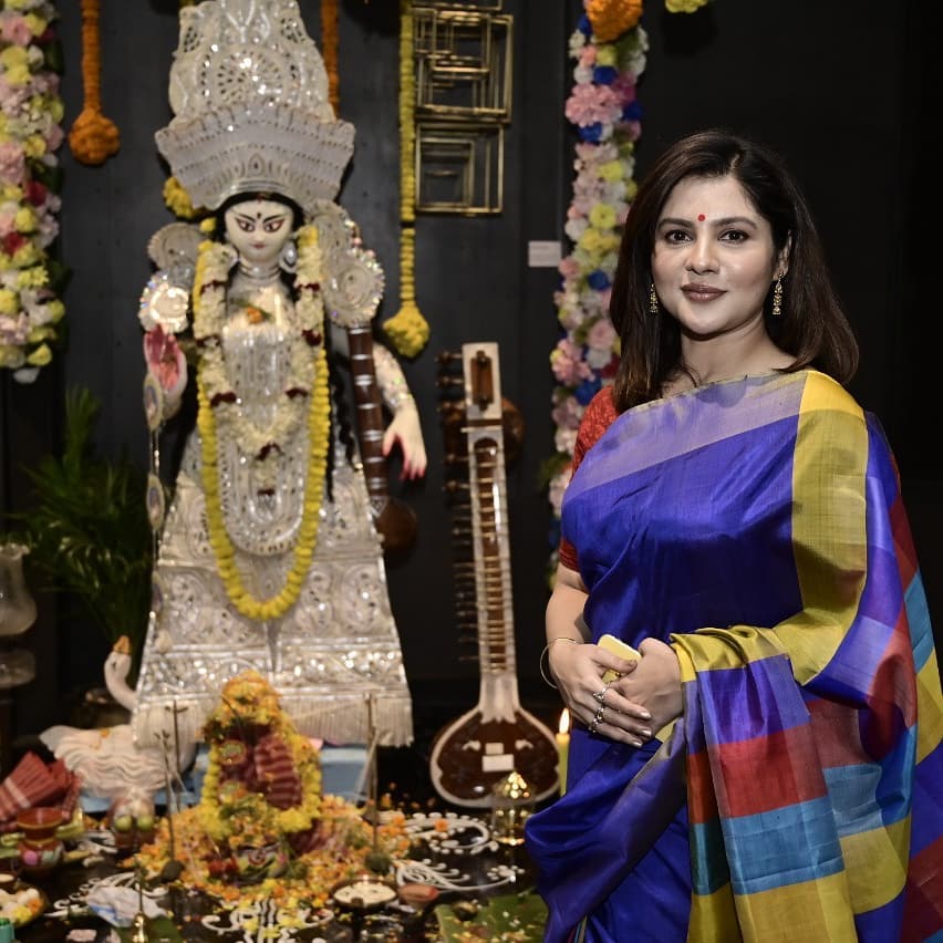 *'আই লাভ ইউ'-র পরে একাধিক বিগ বাজেট সিনেমায় অভিনয় করেছেন পায়েল। ক্রস কানেকশন, প্রেম আমার, লে ছক্কা, জানি দেখা হবে, বোঝে না সে বোঝে না, যমের রাজা দিল বর, জিও পাগলা, জামাই বদল, পায়েলের একের পর এক হিট সিনেমা। ছবিঃ ইনস্টাগ্রাম। *'আই লাভ ইউ'-র পরে একাধিক বিগ বাজেট সিনেমায় অভিনয় করেছেন পায়েল। ক্রস কানেকশন, প্রেম আমার, লে ছক্কা, জানি দেখা হবে, বোঝে না সে বোঝে না, যমের রাজা দিল বর, জিও পাগলা, জামাই বদল, পায়েলের একের পর এক হিট সিনেমা। ছবিঃ ইনস্টাগ্রাম।