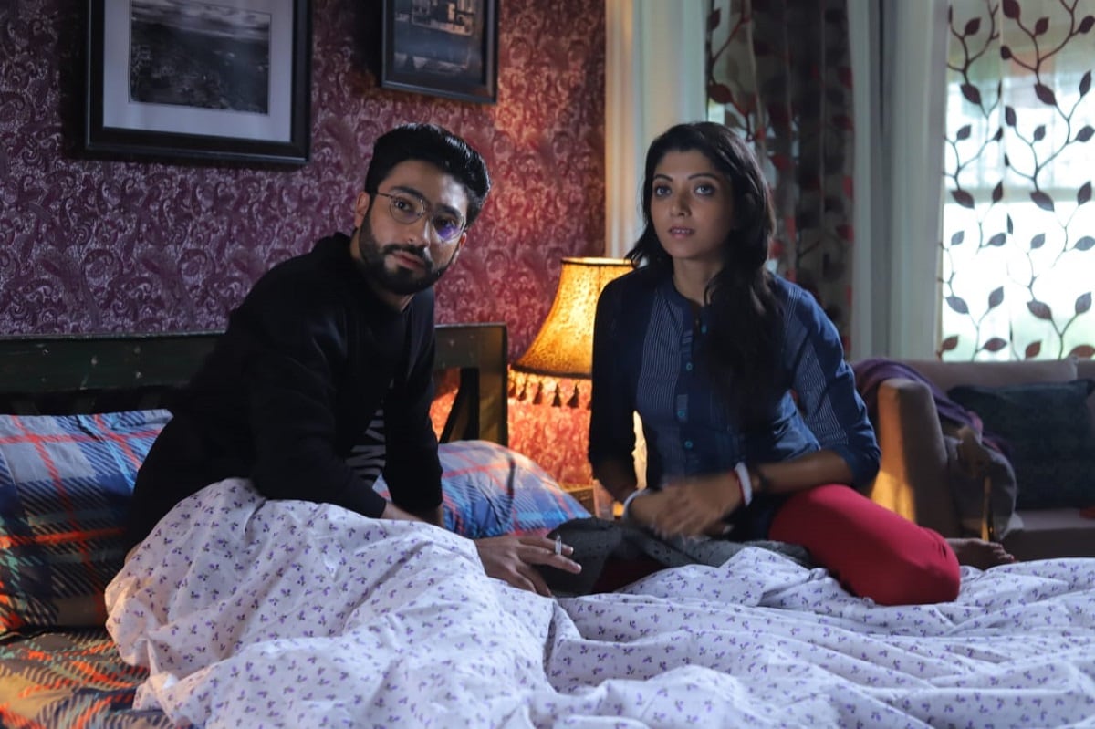 এই ছবিতে অভিনয় করেছেন কৌশিক সেন, শাশ্বত চট্টোপাধ্যায়, অর্পিতা চট্টোপাধ্যায়, তনুশ্রী চক্রবর্তী, গৌরব চক্রবর্তী, রাহুল বন্দ্যোপাধ্যায়, দেবলীনা কুমার, অনিন্দ্য চট্টোপাধ্যায় প্রমুখ। এই ছবিতে দারুন চরিত্রে দেখা যাবে সংগীত শিল্পী রূপঙ্কর বাগচীকেও। এই ছবিতে অভিনয় করেছেন কৌশিক সেন, শাশ্বত চট্টোপাধ্যায়, অর্পিতা চট্টোপাধ্যায়, তনুশ্রী চক্রবর্তী, গৌরব চক্রবর্তী, রাহুল বন্দ্যোপাধ্যায়, দেবলীনা কুমার, অনিন্দ্য চট্টোপাধ্যায় প্রমুখ। এই ছবিতে দারুন চরিত্রে দেখা যাবে সংগীত শিল্পী রূপঙ্কর বাগচীকেও।
