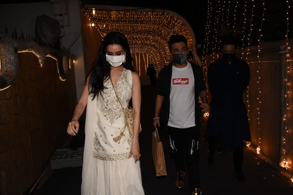 তাঁদের রিলেশনশিপ নিয়ে শ্রদ্ধা কাপুরের বাবা শক্তি কাপুর এই বিষয়ে জানিয়েছেন রোহন ও শ্রদ্ধা ছোটবেলার বন্ধু ৷ ছবি সৌজন্যে ইনস্টাগ্রাম ৷ তাঁদের রিলেশনশিপ নিয়ে শ্রদ্ধা কাপুরের বাবা শক্তি কাপুর এই বিষয়ে জানিয়েছেন রোহন ও শ্রদ্ধা ছোটবেলার বন্ধু ৷ ছবি সৌজন্যে ইনস্টাগ্রাম ৷