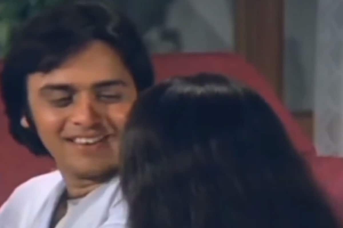 তবে রেখার সঙ্গে ঘর ছবিতে অভিনয় করে বিনোদ মেহেরা সবার চোখে এক আলাদা সম্মানীয় স্থান গড়েছেন ৷ জীবনের যন্ত্রণা ও টানাপোড়েনকে নতুন ভাবে তুলে ধরতে সক্ষম হয়েছিলেন বিনোদ মেহেরা ৷ তবে রেখার সঙ্গে ঘর ছবিতে অভিনয় করে বিনোদ মেহেরা সবার চোখে এক আলাদা সম্মানীয় স্থান গড়েছেন ৷ জীবনের যন্ত্রণা ও টানাপোড়েনকে নতুন ভাবে তুলে ধরতে সক্ষম হয়েছিলেন বিনোদ মেহেরা ৷