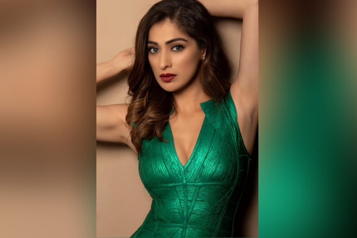 নিজের সৌন্দর্য ও ফিটনেস বজায় রাখতে ঘণ্টার পর জিমে শারীরিক কসরৎ করেন রাই লক্ষ্মী ৷ ছবি সৌজন্যে ইনস্টাগ্রাম ৷ নিজের সৌন্দর্য ও ফিটনেস বজায় রাখতে ঘণ্টার পর জিমে শারীরিক কসরৎ করেন রাই লক্ষ্মী ৷ ছবি সৌজন্যে ইনস্টাগ্রাম ৷
