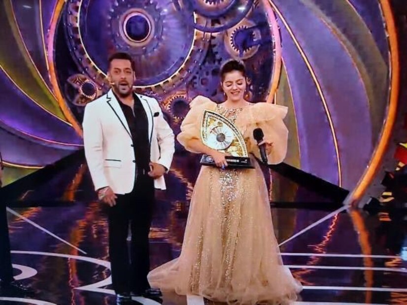 ১৪০ দিনেই এই বিগ বসের যুদ্ধে অন্যতম কঠিন প্রতিযোগী রুবিনা সব সময়েই সমানে সমানে টক্কর দিয়েছেন ৷ গ্র্যান্ড পিনালেতে রুবিনা পরাজিত করেছেন রাখী সাওয়ান্ত, নিক্কি তাম্বোলি, গণিকে ৷