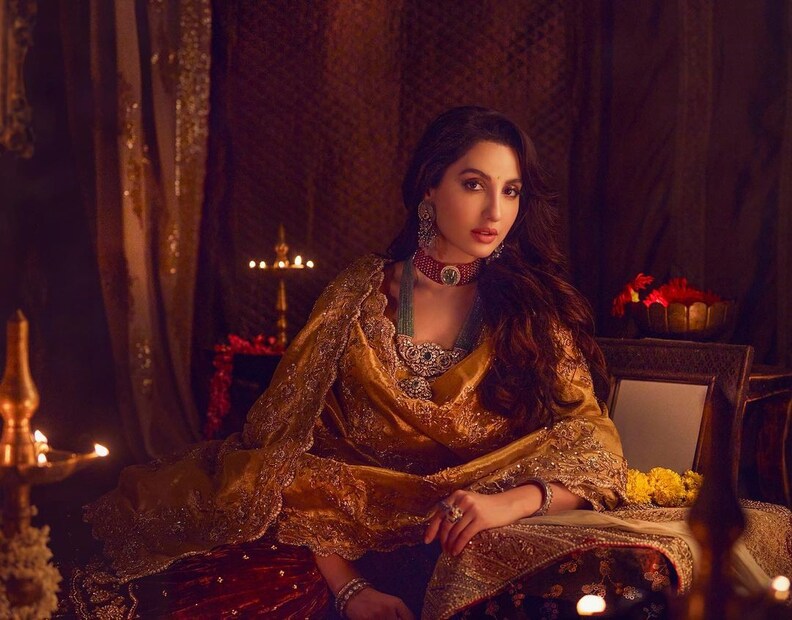 হলুদ ভেলভেটের মত ওড়নায় যেন সবার মজর কেড়েছেন নোরা ফতেহি ৷ ছবি সৌজন্যে ইনস্টাগ্রাম ৷