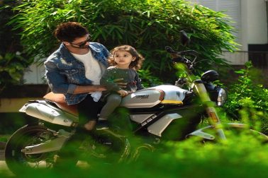 আদতে সৎ-ভাই! কিন্তু ঈশান খট্টরের (Ishaan Khattter) সঙ্গে সদ্ভাব দেখলে সে কথা বিশ্বাস করা দায়! ঈশানও খোলাখুলি বলেন যে দাদা তাঁকে একরকম কোলে-পিঠে করে মানুষ করেছেন! আদতে সৎ-ভাই! কিন্তু ঈশান খট্টরের (Ishaan Khattter) সঙ্গে সদ্ভাব দেখলে সে কথা বিশ্বাস করা দায়! ঈশানও খোলাখুলি বলেন যে দাদা তাঁকে একরকম কোলে-পিঠে করে মানুষ করেছেন!