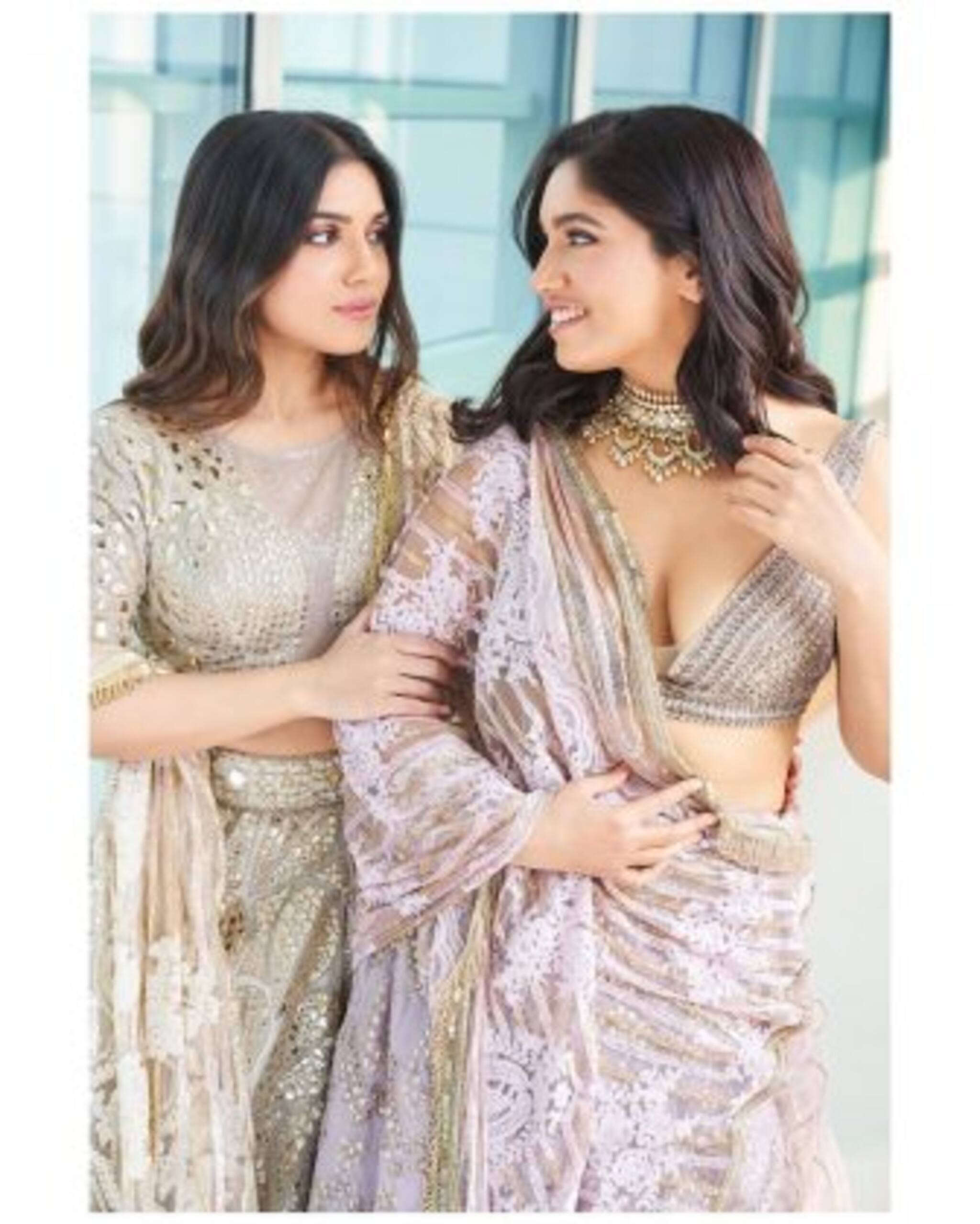 Bhumi Pednekar: ভূমি-সমীক্ষা দুই বোনের রূপের আগুন ঝরছে! শাড়িতেও শরীরী মোচড়, সুপার ভাইরাল সোশ্যাল মিডিয়ায়