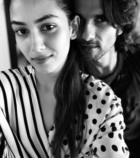 কালো সাদাতে আরও আকর্ষণীয় শাহিদ কাপুর ও মীরা রাজপুত ৷ ছবি সৌজন্যে ইনস্টাগ্রাম ৷