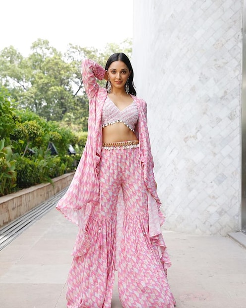 গোলাপি পোশাকে অনন্যা কিয়ারা আদবানি ৷ ছবি সৌজন্যে ইনস্টাগ্রাম ৷