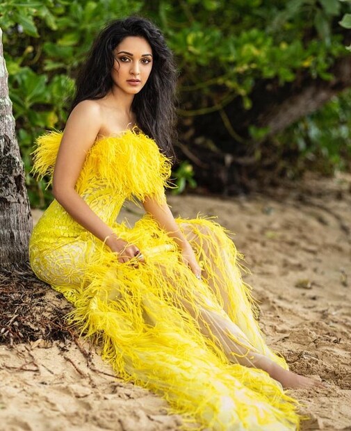 হলুদ পালকের মত পোশাকে তিনি মন জয় করেছেন সবারই ৷ ছবি সৌজন্যে ইনস্টাগ্রাম ৷