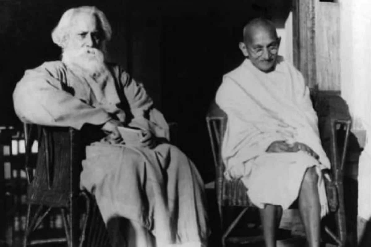 •বাংলা ভাষার কবি রবীন্দ্রনাথ ঠাকুর একমাত্র মানুষ যাঁর কলমে লিখিত হয়েছে একই সঙ্গে দুটি দেশের জাতীয় সঙ্গীত৷ •বাংলা ভাষার কবি রবীন্দ্রনাথ ঠাকুর একমাত্র মানুষ যাঁর কলমে লিখিত হয়েছে একই সঙ্গে দুটি দেশের জাতীয় সঙ্গীত৷