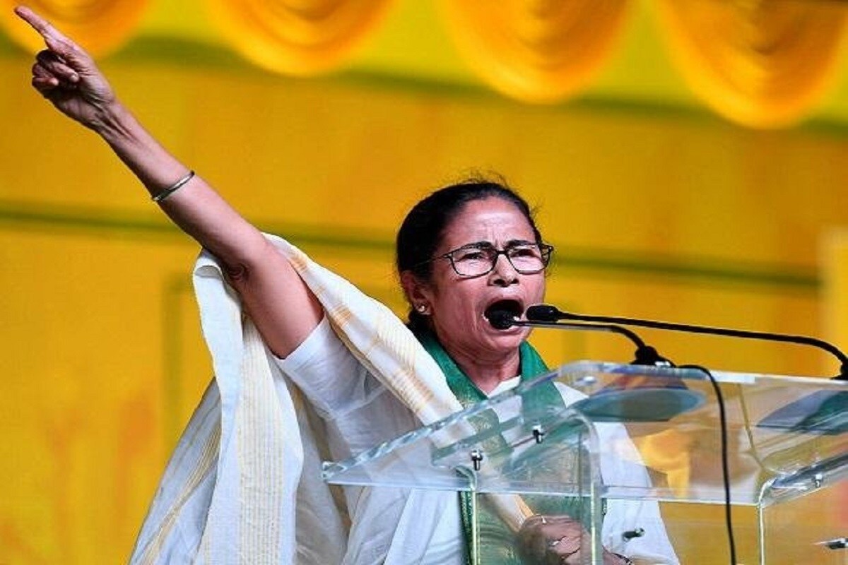 আদিবাসী ভোট ব্যাঙ্কে ধস যদি তৃণমূলের চিন্তার কারণ হয়, তাহলে উত্তরবঙ্গে দলের গোষ্ঠী দ্বন্দ্বও তৃণমূলের অন্যতম প্রধান মাথাব্যথা৷ সংগঠনের এই সমস্যা মেটাতেই কয়েকদিন আগে উত্তরবঙ্গে এসেছিলেন তৃণমূল সাংসদ অভিষেক বন্দ্যোপাধ্যায়৷Photo-File আদিবাসী ভোট ব্যাঙ্কে ধস যদি তৃণমূলের চিন্তার কারণ হয়, তাহলে উত্তরবঙ্গে দলের গোষ্ঠী দ্বন্দ্বও তৃণমূলের অন্যতম প্রধান মাথাব্যথা৷ সংগঠনের এই সমস্যা মেটাতেই কয়েকদিন আগে উত্তরবঙ্গে এসেছিলেন তৃণমূল সাংসদ অভিষেক বন্দ্যোপাধ্যায়৷Photo-File