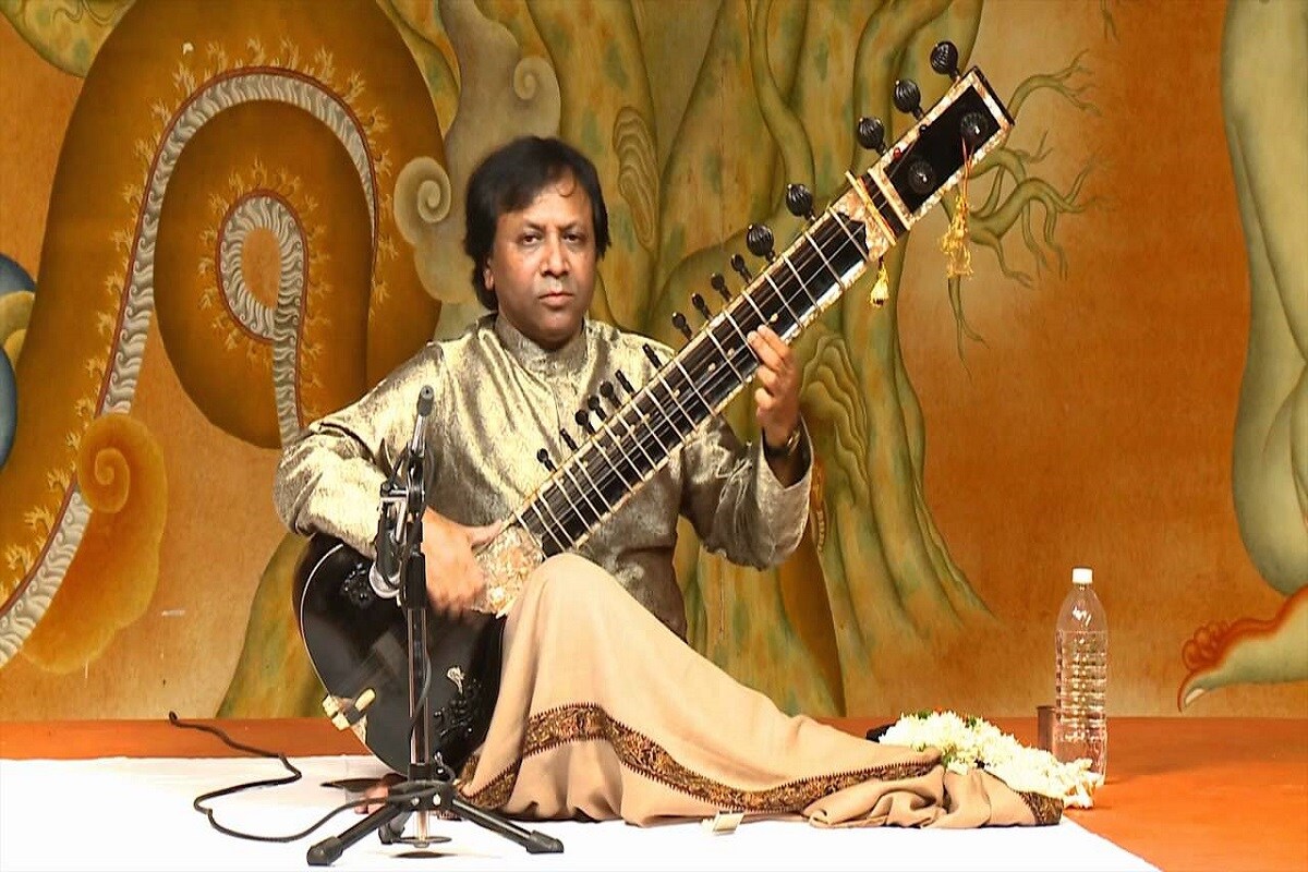 • শাস্ত্রীয় সংগীতের অন্যতম নামজাদা গুরু এ কনন-এর জন্ম শতবর্ষ উপলক্ষে আয়োজন করা হল এক ভার্চুয়াল কনসার্টের। হিন্দুস্থানী শাস্ত্রীয় সংগীতের একজন লেজেন্ড গুরু কনন। খেয়ালের জন্য তিনি বিখ্যাত। • শাস্ত্রীয় সংগীতের অন্যতম নামজাদা গুরু এ কনন-এর জন্ম শতবর্ষ উপলক্ষে আয়োজন করা হল এক ভার্চুয়াল কনসার্টের। হিন্দুস্থানী শাস্ত্রীয় সংগীতের একজন লেজেন্ড গুরু কনন। খেয়ালের জন্য তিনি বিখ্যাত।