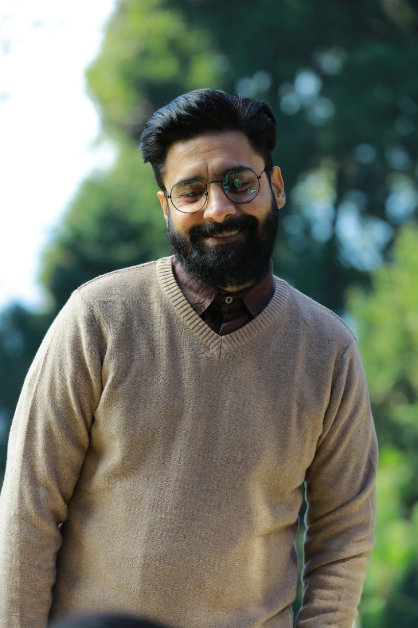 • হিন্দিতে ছবি তো করেন, কিন্তু চন্দন সে ভাবে বাণিজ্যিক বাংলা ছবিতে কাজ করেননি। তবে বাংলার অন্য ধারার ছবি তিনি করেছেন। • হিন্দিতে ছবি তো করেন, কিন্তু চন্দন সে ভাবে বাণিজ্যিক বাংলা ছবিতে কাজ করেননি। তবে বাংলার অন্য ধারার ছবি তিনি করেছেন।