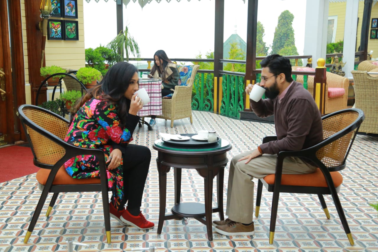 • 'সল্ট' একটি রোম্যান্টিক ছবি। এই ছবির পরিচালক সানি রায়। একটি গান ও রোম্যান্টিক দৃশ্যের শ্যুটিং হল দার্জিলিং-এর নানা লোকেশনে। • 'সল্ট' একটি রোম্যান্টিক ছবি। এই ছবির পরিচালক সানি রায়। একটি গান ও রোম্যান্টিক দৃশ্যের শ্যুটিং হল দার্জিলিং-এর নানা লোকেশনে।