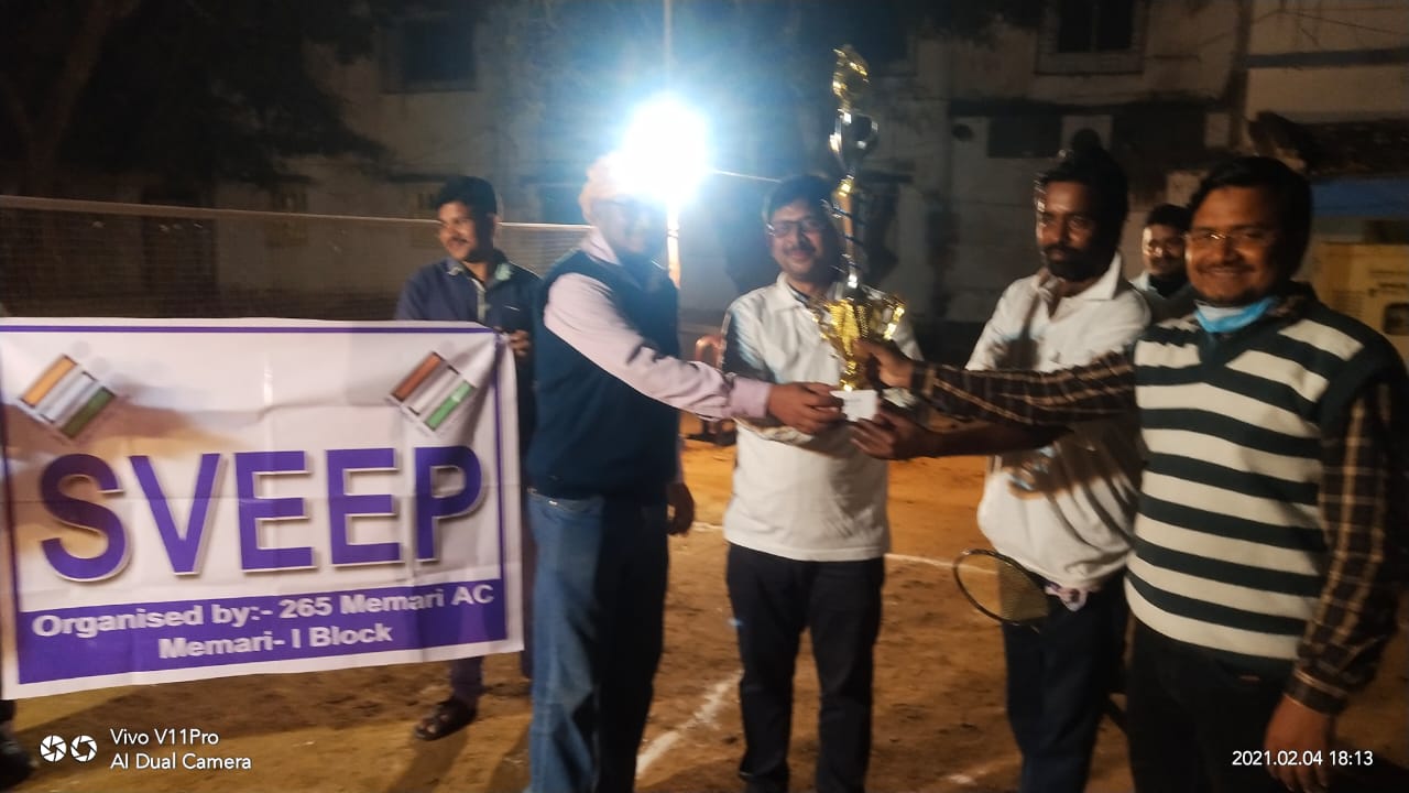 *মেমারি বিধানসভা কেন্দ্রের নতুন ভোটারদের নিয়ে তাদের সাথে ব্লকের নির্বাচন কর্মীরা এই প্রতিযোগিতায় অংশ নেয়। মেমারি এক নম্বর ব্লকের বিডিও আলি মহম্মদ ওয়ালি উল্লাহ, যুগ্ম বিডিও অংশুমান ঘোষ, ইলেকসন ওসি অনির্বাণ ধারা সহ অন্যান্যরা এই খেলায় অংশ গ্রহণ করেন। মোট আটটি দলের খেলা হয়। চরম উত্তেজনার মধ্য দিয়ে ফাইনাল খেলায় চ্যাম্পিয়ন হন ব্লকের কৃষি অধিকর্তা নীলকান্ত সাহা এবং তাপস খাণ্ডা। রানার্স হন ব্লকের ফুড ইন্সপেক্টর কমল সরকার এবং তুফান ভট্টাচার্য। *মেমারি বিধানসভা কেন্দ্রের নতুন ভোটারদের নিয়ে তাদের সাথে ব্লকের নির্বাচন কর্মীরা এই প্রতিযোগিতায় অংশ নেয়। মেমারি এক নম্বর ব্লকের বিডিও আলি মহম্মদ ওয়ালি উল্লাহ, যুগ্ম বিডিও অংশুমান ঘোষ, ইলেকসন ওসি অনির্বাণ ধারা সহ অন্যান্যরা এই খেলায় অংশ গ্রহণ করেন। মোট আটটি দলের খেলা হয়। চরম উত্তেজনার মধ্য দিয়ে ফাইনাল খেলায় চ্যাম্পিয়ন হন ব্লকের কৃষি অধিকর্তা নীলকান্ত সাহা এবং তাপস খাণ্ডা। রানার্স হন ব্লকের ফুড ইন্সপেক্টর কমল সরকার এবং তুফান ভট্টাচার্য।