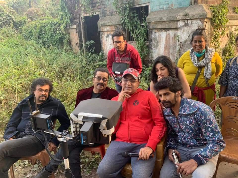 • মিউজিক ভিডিওর গানটি গেয়েছেন হরিহরণ জি। সুর করেছেন পণ্ডিত বিক্রম ঘোষ। ঈশা ও করণকে পরিচালনা করেছেন অরিন্দম শীল। • মিউজিক ভিডিওর গানটি গেয়েছেন হরিহরণ জি। সুর করেছেন পণ্ডিত বিক্রম ঘোষ। ঈশা ও করণকে পরিচালনা করেছেন অরিন্দম শীল।