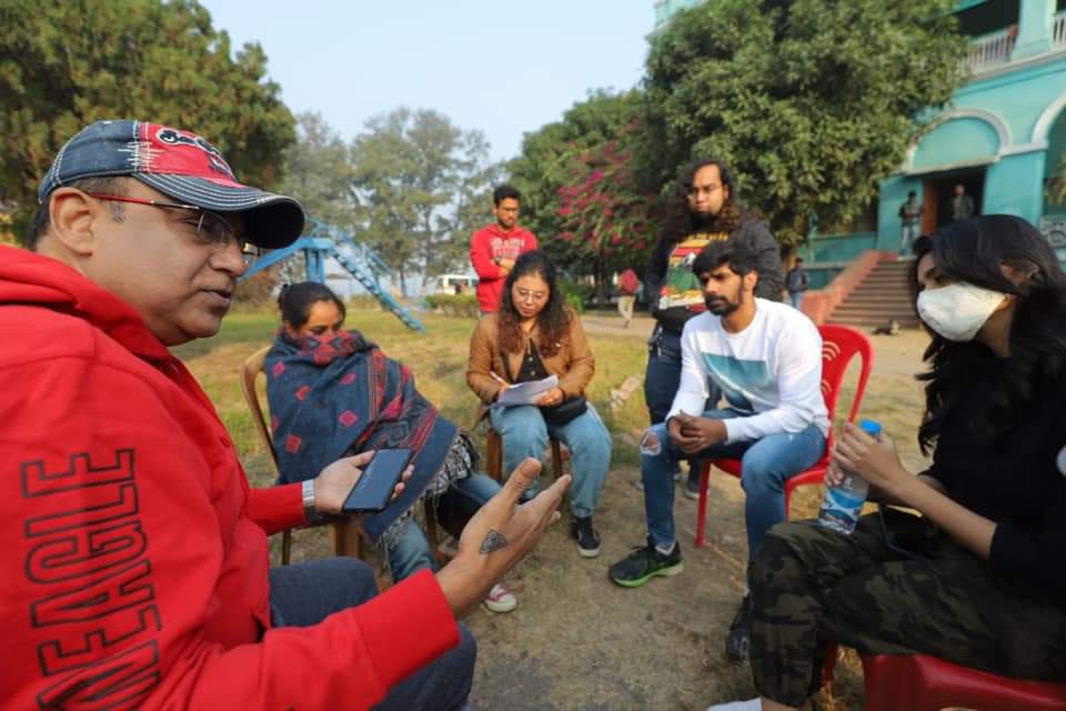 • এত সব তাবড় শিল্পীরা একসঙ্গে এসে কাজ করছেন। এই ভিডিও কেমন হবে তা নিয়ে দর্শকের মধ্যে বেশ কৌতুহল রয়েছে, তা বলাই বাহুল্য।ভিডিওর শ্যুটিং হয়েছে টিটাগড় সংলগ্ন এলাকায়। • এত সব তাবড় শিল্পীরা একসঙ্গে এসে কাজ করছেন। এই ভিডিও কেমন হবে তা নিয়ে দর্শকের মধ্যে বেশ কৌতুহল রয়েছে, তা বলাই বাহুল্য।ভিডিওর শ্যুটিং হয়েছে টিটাগড় সংলগ্ন এলাকায়।