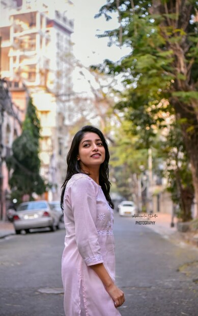 • 'ডিটেক্টিভ' ছবিতে শেষ দেখা গিয়েছে ঈশাকে। 'সহবাস' ও 'গোলন্দাজ' ছবিতে আগামী দিনে দেখা যাবে তাঁকে।