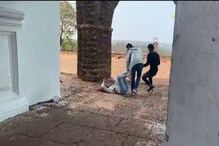 নায়কের পিঠে চড়তে গিয়ে মুখ থুবড়ে পড়লেন প্রিয়া প্রকাশ ! ঝড়ের গতিতে ভাইরাল ভিডিও নায়কের পিঠে চড়তে গিয়ে মুখ থুবড়ে পড়লেন প্রিয়া প্রকাশ ! ঝড়ের গতিতে ভাইরাল ভিডিও