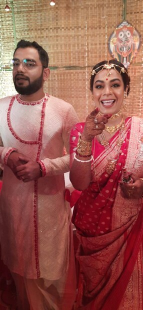বালির জেঠিয়া বাড়িতেই হচ্ছে তাঁদের বিয়ের অনুষ্ঠান। 