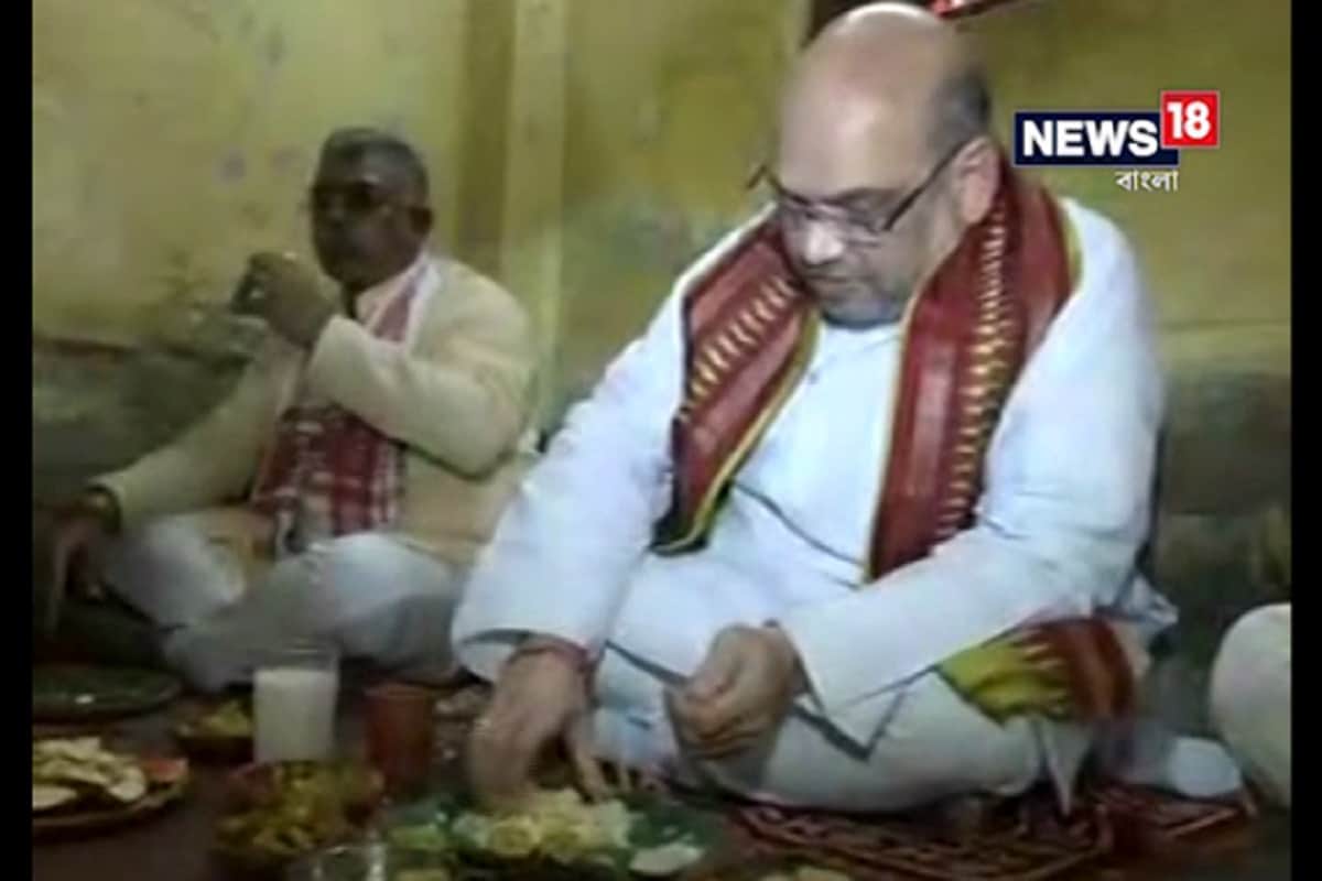 স্বরাষ্ট্রমন্ত্রীর খাওয়াদাওয়ার দায়িত্ব এবার এসে পড়েছে অনন্ত পত্নী সাবিত্রী রাইয়ের ওপর। শুরু হয়ে গিয়েছে তোরজোর, একেবারে চালু রাজবংশী খাবারই খাবেন শাহ। সকালে শাহের পাতে উঠবে চালের পিঠে এবং নারকোলের লাড্ডু। স্বরাষ্ট্রমন্ত্রীর খাওয়াদাওয়ার দায়িত্ব এবার এসে পড়েছে অনন্ত পত্নী সাবিত্রী রাইয়ের ওপর। শুরু হয়ে গিয়েছে তোরজোর, একেবারে চালু রাজবংশী খাবারই খাবেন শাহ। সকালে শাহের পাতে উঠবে চালের পিঠে এবং নারকোলের লাড্ডু।