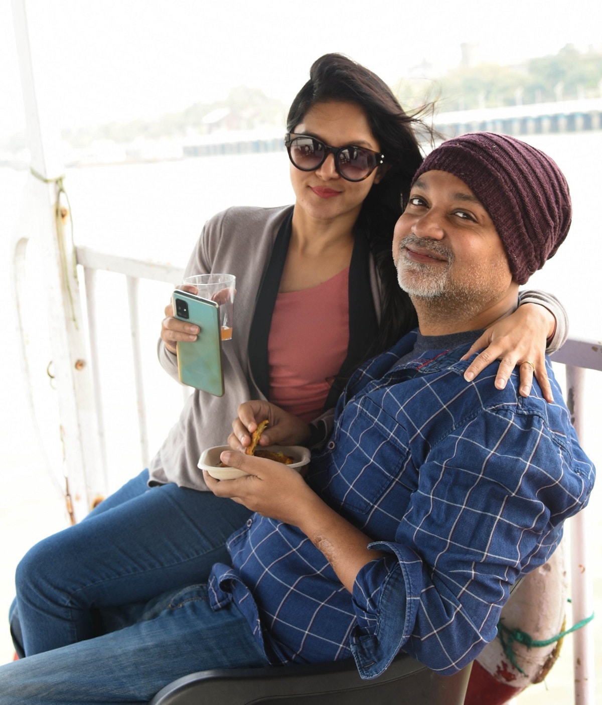 একে অপরের সঙ্গে সব থেকে বেশি সময় থেকে ভালোবাসাকে উপভোগ করছেন এই জুটি। এবার তাঁদের প্রেম পাখা মেলল গঙ্গা বক্ষে। photo source twitter একে অপরের সঙ্গে সব থেকে বেশি সময় থেকে ভালোবাসাকে উপভোগ করছেন এই জুটি। এবার তাঁদের প্রেম পাখা মেলল গঙ্গা বক্ষে। photo source twitter
