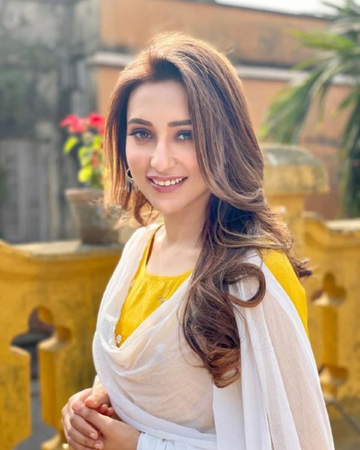 নিজেকে ভালো না বাসলে অন্যকে ভালোবাসা যায় না। এটাই বিশ্বাস করেন মিমি। উজ্জ্বল হলুদ রঙের সালওয়ারে তাঁর এই ছবি সেটাই প্রমাণ করে। ফার্স্ট লাভ বলে ক্যাপশনও দিয়েছেন নায়িকা। নিজেকে ভালো না বাসলে অন্যকে ভালোবাসা যায় না। এটাই বিশ্বাস করেন মিমি। উজ্জ্বল হলুদ রঙের সালওয়ারে তাঁর এই ছবি সেটাই প্রমাণ করে। ফার্স্ট লাভ বলে ক্যাপশনও দিয়েছেন নায়িকা।