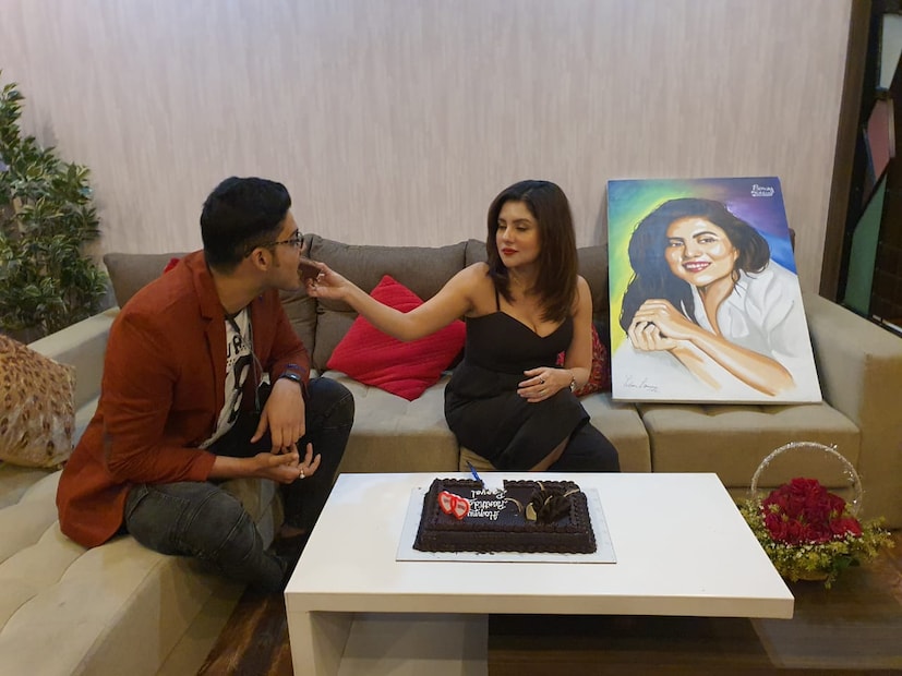 • সম্প্রতি মুক্তি পেতে চলেছে পায়েল অভিনীত ছবি 'ম্যাজিক'। তাঁর আগেই নায়িকার জন্মদিনকে স্পেশ্যাল বানিয়ে তুললেন তাঁর ভক্তেরা।