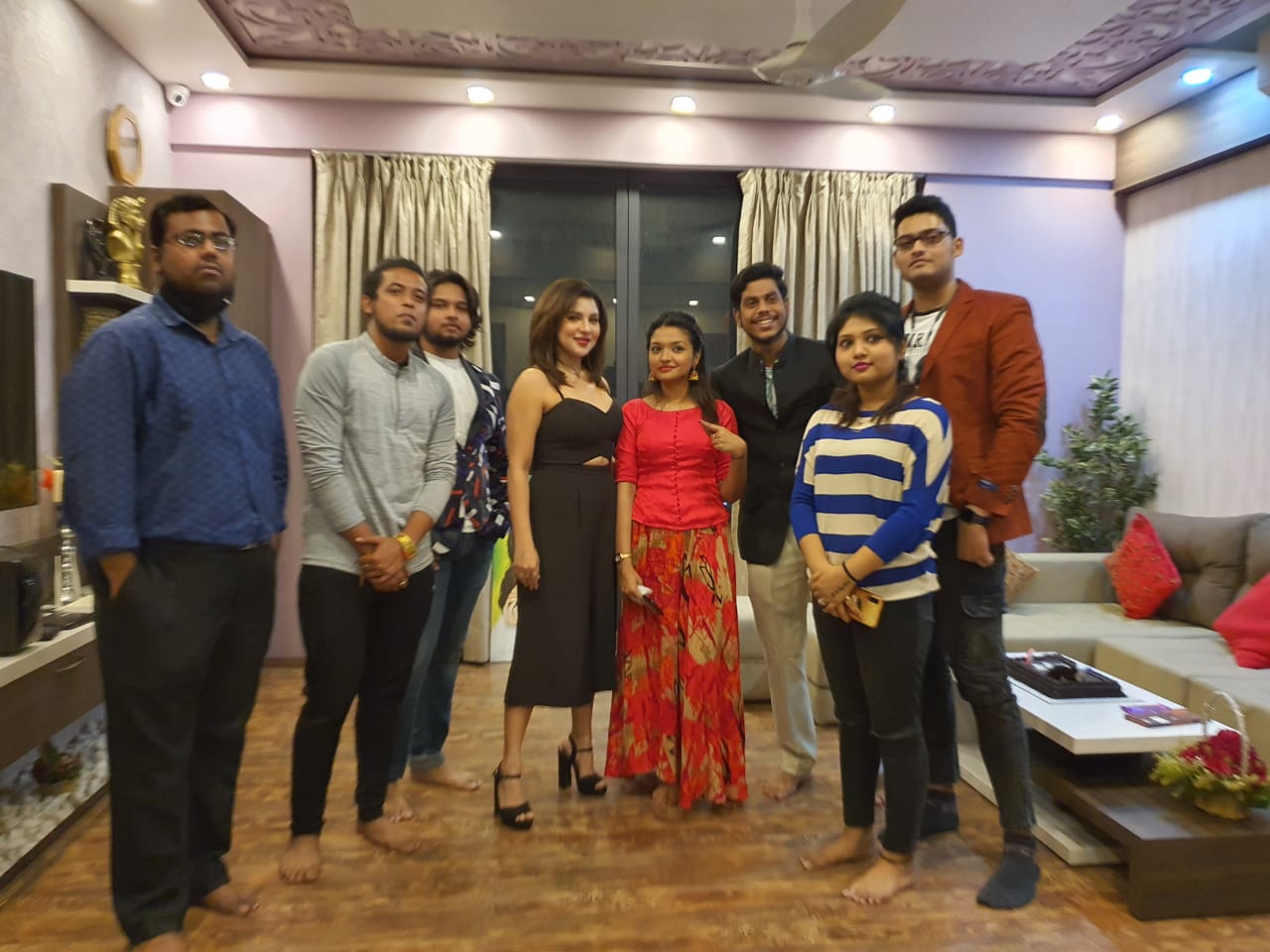 • লাস্যময়ী পায়েল সেলিব্রেশনের পার্টিতে হয়ে উঠেছিলেন আরও সুন্দর। ব্ল্যাক নুডল স্ট্র্যাপ ড্রেস। তার সঙ্গে স্ট্রেট খোলা চুল। হালকা মেক আপ সঙ্গে বোল্ড রেড লিপ। পায়েলর এই রূপ দেখে বলতেই হয় ক্যায়া বাত। • লাস্যময়ী পায়েল সেলিব্রেশনের পার্টিতে হয়ে উঠেছিলেন আরও সুন্দর। ব্ল্যাক নুডল স্ট্র্যাপ ড্রেস। তার সঙ্গে স্ট্রেট খোলা চুল। হালকা মেক আপ সঙ্গে বোল্ড রেড লিপ। পায়েলর এই রূপ দেখে বলতেই হয় ক্যায়া বাত।