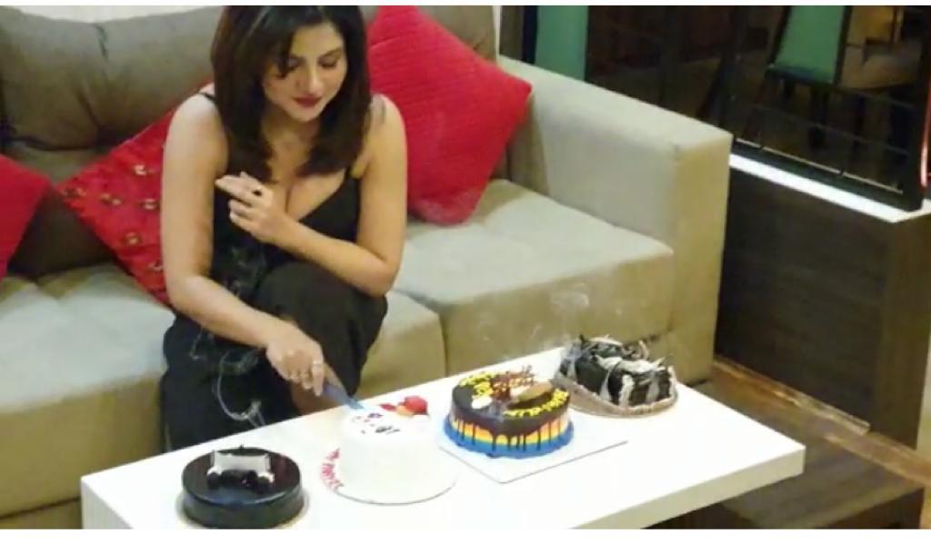 • ২০০৪ সালে 'শুধু তুমি' দিয়ে সিনে জগতে যাত্রা শুরু করেছিলেন পায়েল। তবে 'আই লভ ইউ' তাঁকে সাফল্যের অন্য চূড়ায় পৌঁছে দেয়। • ২০০৪ সালে 'শুধু তুমি' দিয়ে সিনে জগতে যাত্রা শুরু করেছিলেন পায়েল। তবে 'আই লভ ইউ' তাঁকে সাফল্যের অন্য চূড়ায় পৌঁছে দেয়।