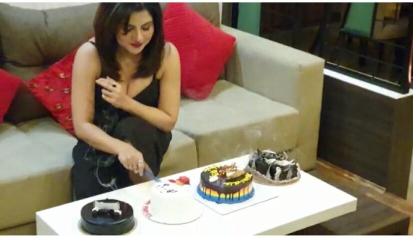 • ২০০৪ সালে 'শুধু তুমি' দিয়ে সিনে জগতে যাত্রা শুরু করেছিলেন পায়েল। তবে 'আই লভ ইউ' তাঁকে সাফল্যের অন্য চূড়ায় পৌঁছে দেয়।