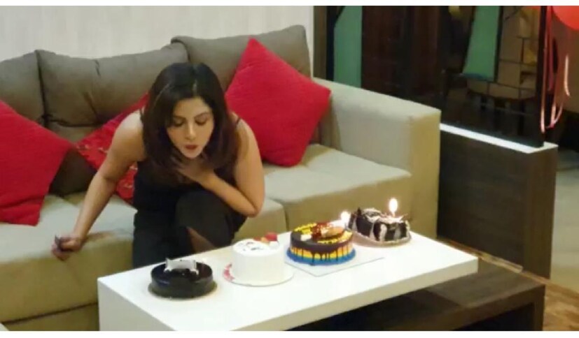  • 'ক্রস কানেকশন', 'লে ছক্কা', 'বোঝে না সে বোঝে না'-র মতো সফল ছবির অংশ পায়েল। বহু বছর ধরে দর্শকের মনে নিজের জায়গা বজায় রেখেছেন নায়িকা।