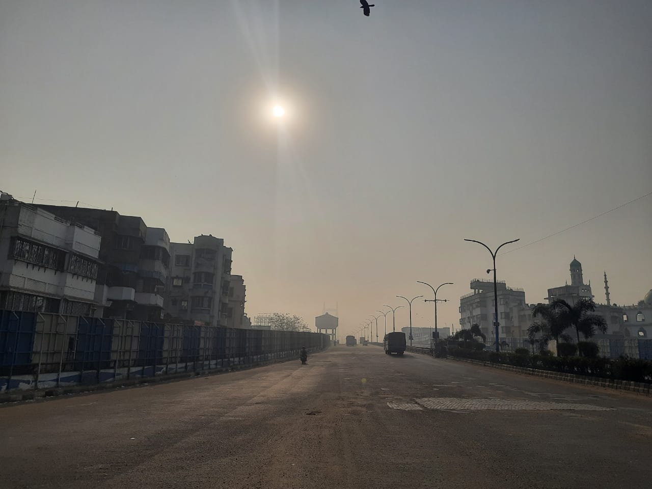ফের কলকাতায় রাতের তাপমাত্রা কিছুটা কমলো। বসন্ত পঞ্চমীর দিনে রাতেও সকালের দিকে শীতের আমেজ। বেলায় মেঘলা আকাশ। বসন্তের আবহাওয়া কলকাতাসহ রাজ্যের বেশিরভাগ জেলায়। সকালের দিকে কিছুটা শীতের আমেজ এবং সারা দিন শুষ্ক আবহাওয়া। তবে দক্ষিণবঙ্গের পশ্চিমের জেলা গুলি এবং উত্তরবঙ্গের পার্বত্য জেলাগুলোতে হালকা বৃষ্টির সামান্য সম্ভাবনা। ফের কলকাতায় রাতের তাপমাত্রা কিছুটা কমলো। বসন্ত পঞ্চমীর দিনে রাতেও সকালের দিকে শীতের আমেজ। বেলায় মেঘলা আকাশ। বসন্তের আবহাওয়া কলকাতাসহ রাজ্যের বেশিরভাগ জেলায়। সকালের দিকে কিছুটা শীতের আমেজ এবং সারা দিন শুষ্ক আবহাওয়া। তবে দক্ষিণবঙ্গের পশ্চিমের জেলা গুলি এবং উত্তরবঙ্গের পার্বত্য জেলাগুলোতে হালকা বৃষ্টির সামান্য সম্ভাবনা।